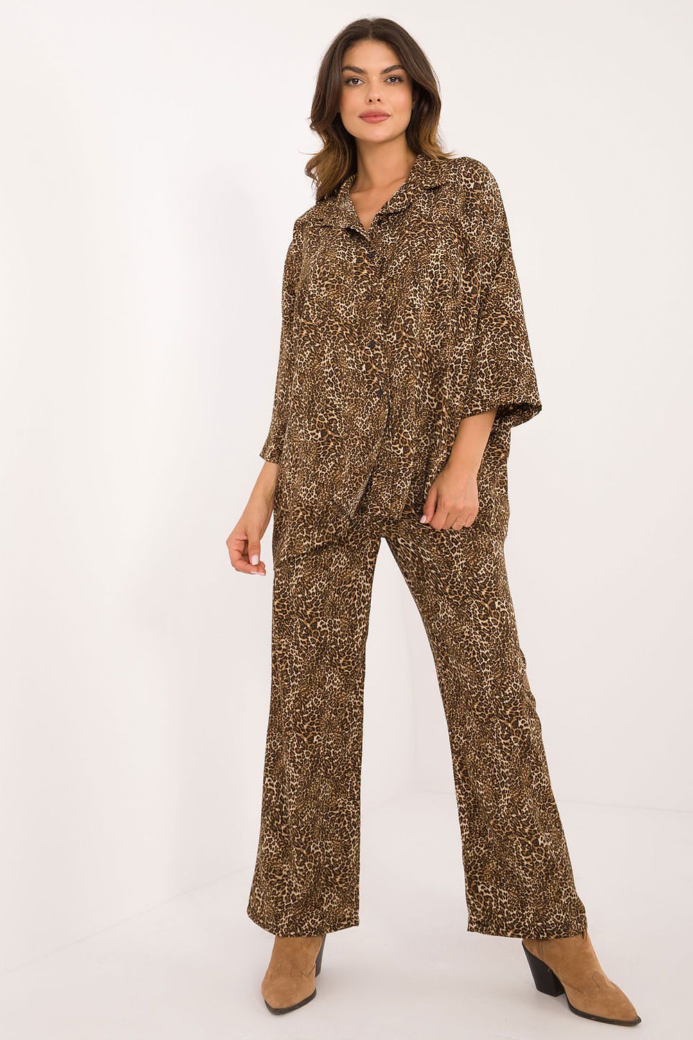 L`ensemble model 200221 Italy Moda