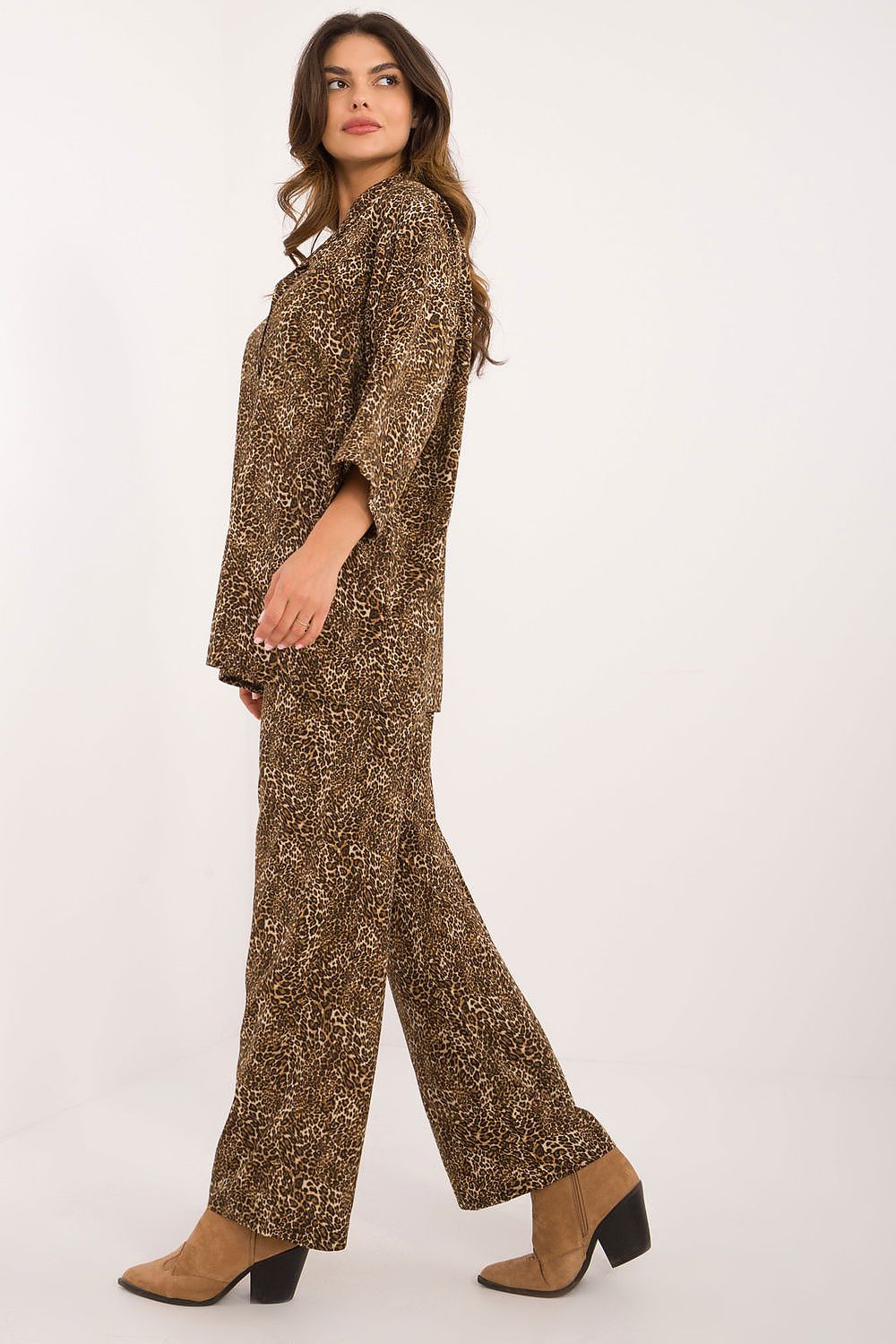 L`ensemble model 200221 Italy Moda