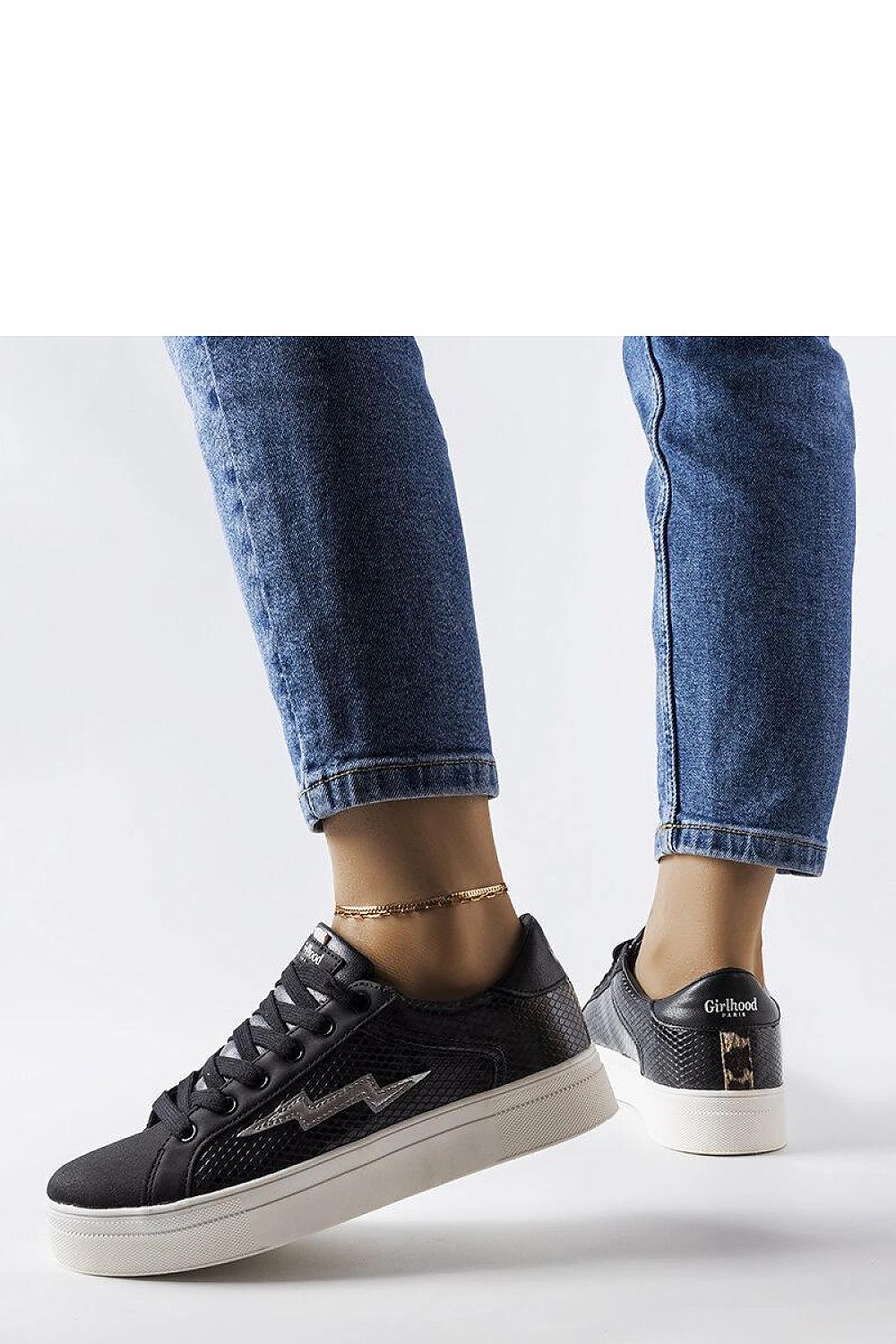 Baskets model 207768 Solea