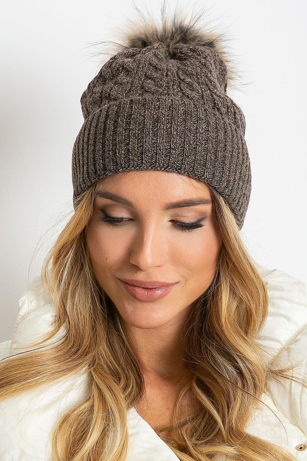 Bonnet model 208259 AT